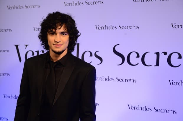 No ar em "Verdades Secretas", Gabriel Leone é reservado para novela das nove
