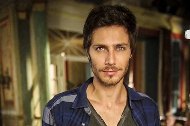 Galã de "Babilônia" diz que novela conseguiu reverter crise e que o elenco está feliz