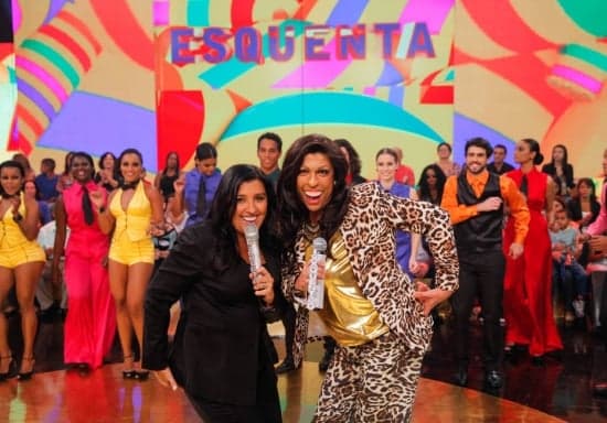 Wellington Muniz participa do "Esquenta" com sátira de Regina Casé criada no "Pânico"