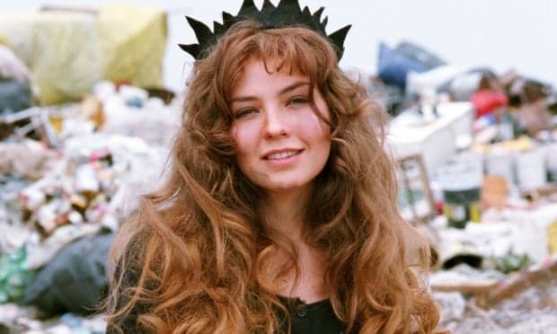 Thalia homenageia 20 anos de "Maria do Bairro"