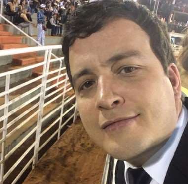 Rafael Cortez vira piada nas redes sociais após levar chifrada em rodeio