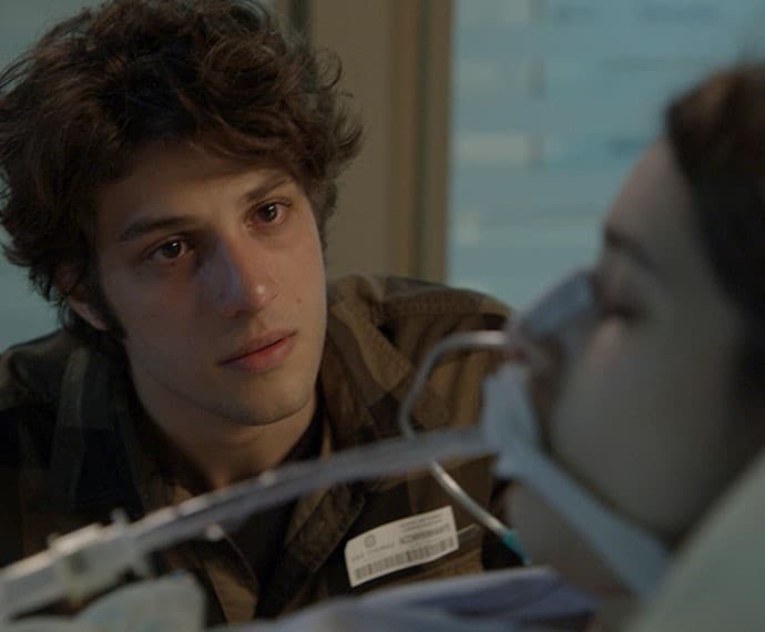 "Babilônia": Laís tem parada cardíaca e Rafael se desespera; confira o resumo do capítulo desta quarta-feira (19)