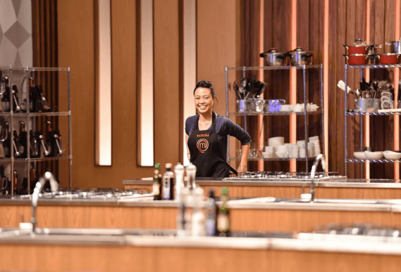 Grávida, Sabrina Kanai, do "Masterchef" posta foto mostrando barrigão