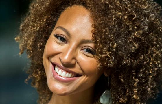 Sheron Menezes revela que já sofreu racismo: "ouvi no colégio que estava 'suja'"