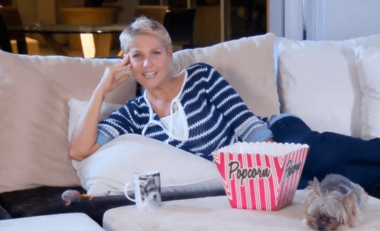 Em nova chamada, Xuxa aparece assistindo "Os Dez Mandamentos" e revela que participou da novela