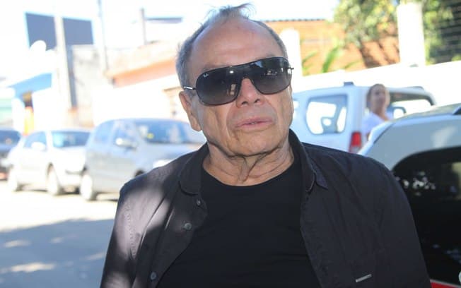 "Que problema tem isso?", pergunta Stênio Garcia sobre fotos íntimas
