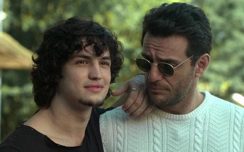 "Verdades Secretas": Gui oferece dinheiro sair com Angel, e é ameaçado por Alex