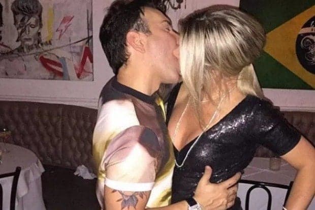 Matheus Mazzafera "ataca" convidadas em festa e beija Iris Stefanelli