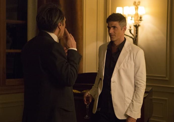 "Verdades Secretas": Maurice convida Anthony para morar em Paris