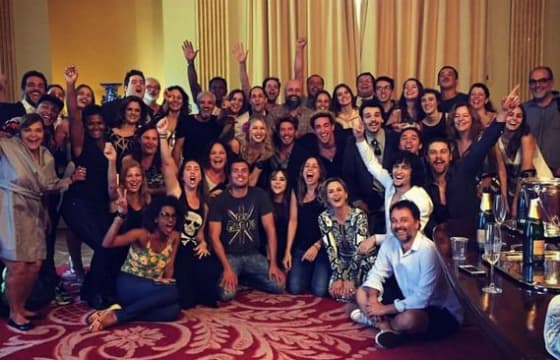Camila Queiroz agradece equipe de "Verdades Secretas" na web