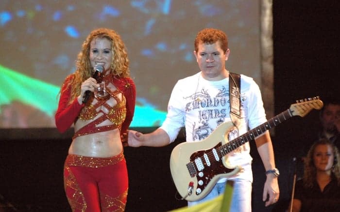 Chimbinha consegue liminar e volta a tocar com Joelma no mesmo palco