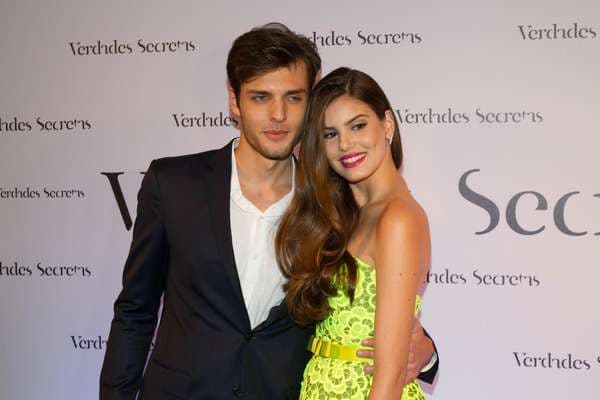 Conheça o namorado de Camila Queiroz, a Angel de "Verdades Secretas"