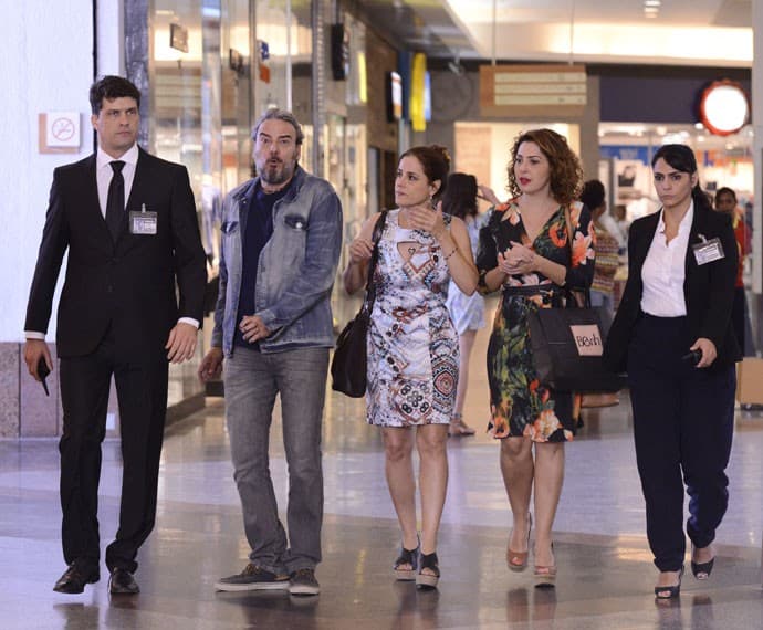 "I Love Paraisópolis": Juju se mete em enrascada ao bancar dia de compras a Eva; confira