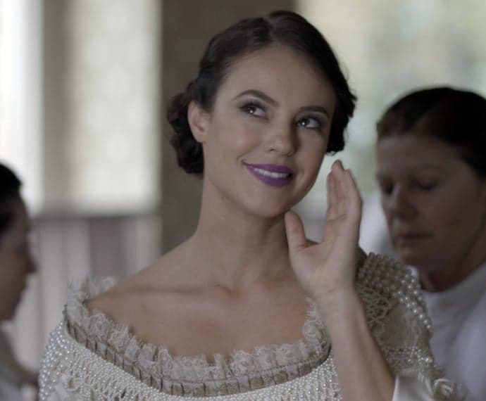 "Além do Tempo": Melissa experimenta vestido de noiva e faz exigência; confira o resumo do capítulo desta terça-feira (22)