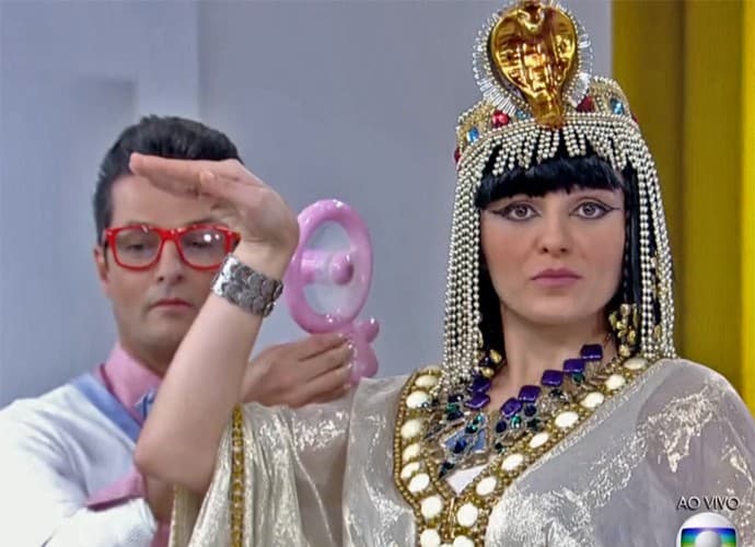 Elenco do "Vídeo Show" veste figurino semelhante ao de "Os Dez Mandamentos", da Record