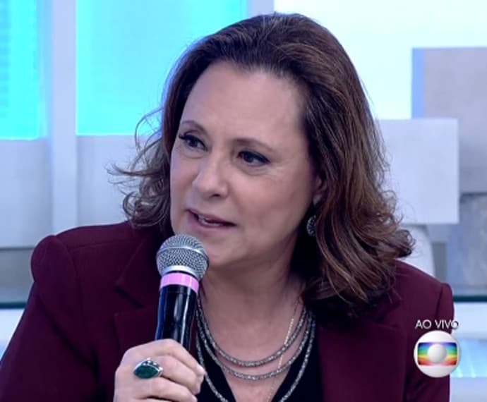 Elizabeth Savalla tem alta no Rio de Janeiro após intoxicação alimentar