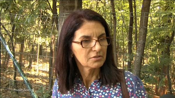 Repórter da Globo corre atrás de entrevistada "fugitiva" e vira piada na internet