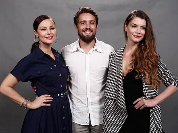 Elenco de "Além do Tempo" grava com caracterização da segunda fase