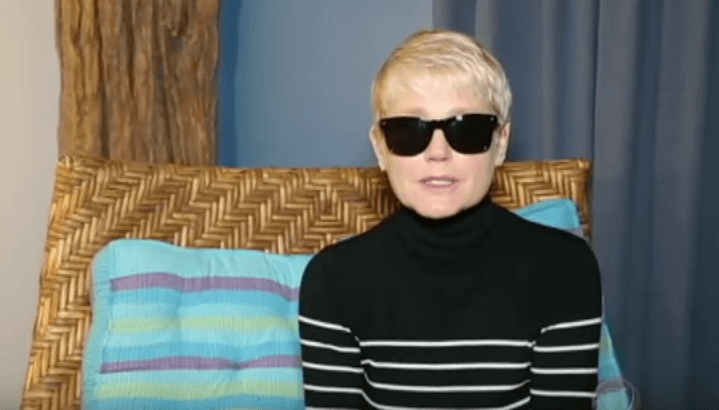 Atenciosa com os convidados, Xuxa retorna a seu programa ainda abatida