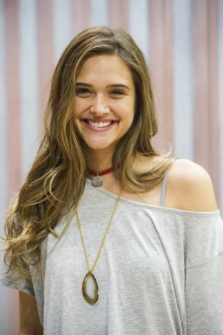 Juliana Paiva muda totalmente o visual e aparece ruiva em “Totalmente Demais”; confira