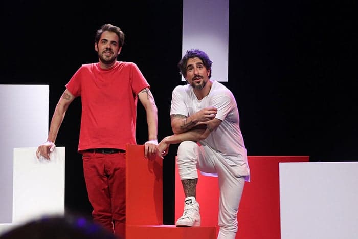 Com sucesso de crítica, Marcos Mion e Fernando Ceylão estrelam peça em SP