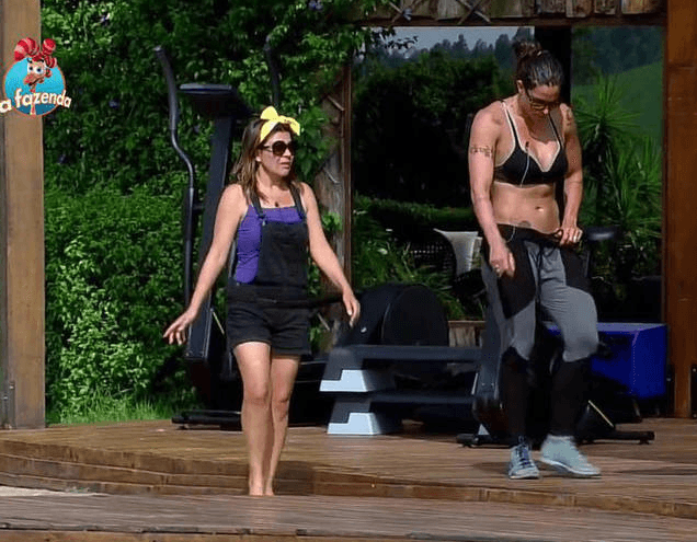 "A Fazenda 8": Após semanas brigando, Mara e Rebecca se juntam e decidem indicar Rayanne para roça