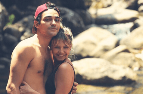 Mulher de Eduardo Sterblitch posta foto dele despido; confira