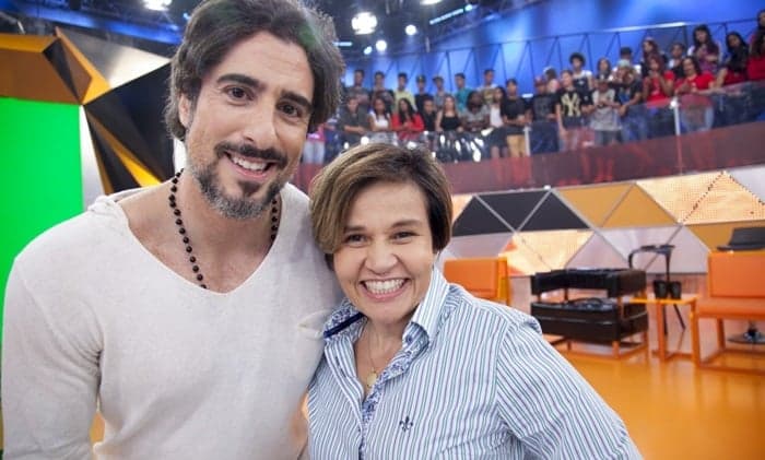 Sem trabalho na TV, Cláudia Rodrigues anuncia planos em programa na Record