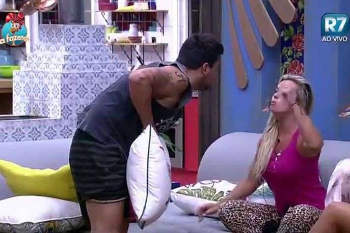 "A Fazenda 8": Veridiana insinua que Thiago pagou para entrar no reality