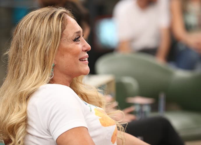 Susto! Susana Vieira leva tombo durante ensaio para o Carnaval