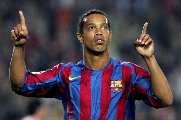 Ronaldinho Gaúcho é vítima de acidente de carro em Porto Alegre