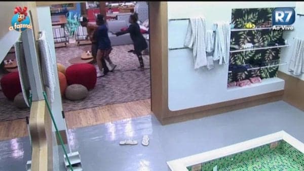 Thiago Servo desistiu de "A Fazenda", diz jornal