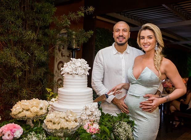 Fernando Medeiros e Aline Gotschalg gastam R$ 120 mil em casamento