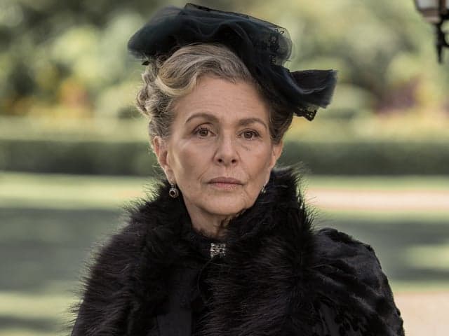 Confira a primeira foto da nova fase da novela "Além do Tempo"