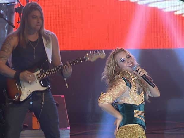 Joelma "esquece" Chimbinha e público aprova show no Distrito Federal