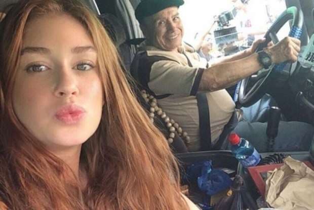 Marina Ruy Barbosa posa com Stênio Garcia e seguidores fazem piada