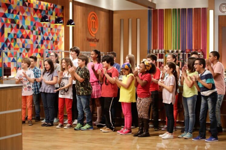 Band repudia comentários de pedofilia com participante do "MasterChef"