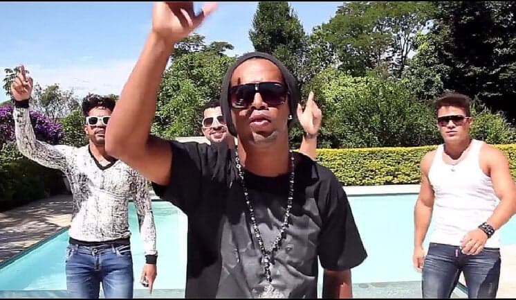 Ronaldinho Gaúcho cobra para jantar com fãs, dá cano e gera enorme prejuízo