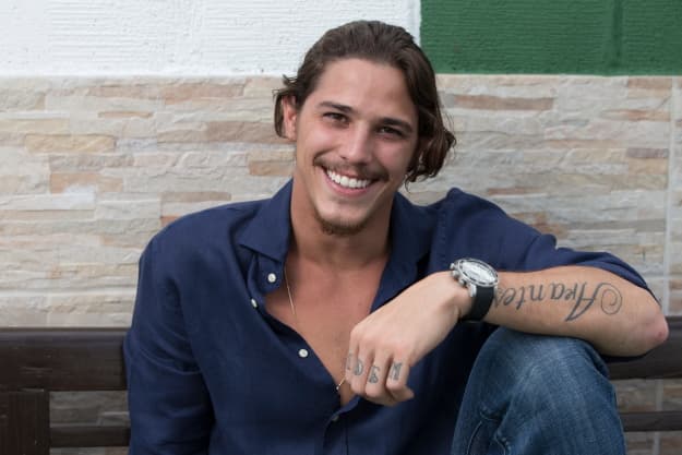 "Tento me preservar sem deixar de me sentir livre", diz Rômulo Neto