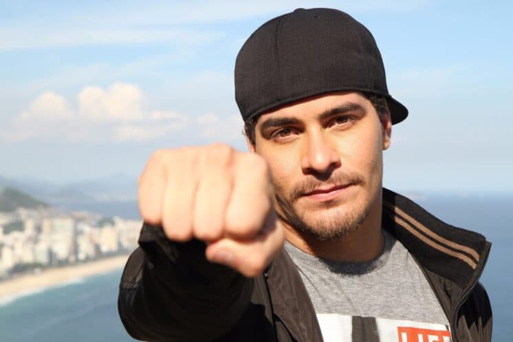 Após aparição na Record, Thiago Martins é confirmado em novela da Globo