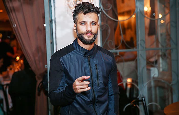 Bruno Gagliasso aparece em evento com novo visual; veja
