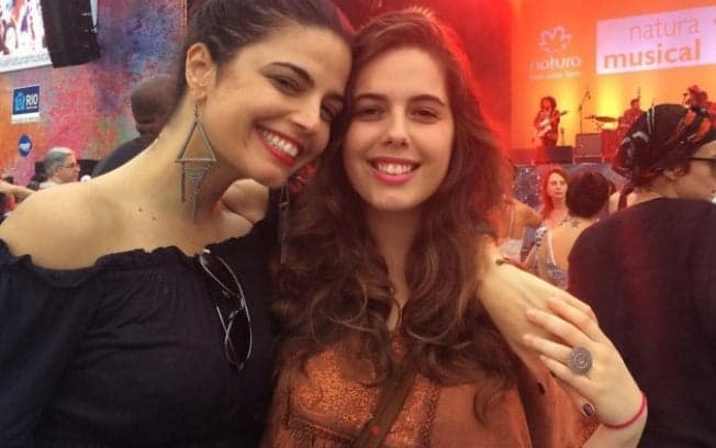 Emanuelle Araújo posa com filha e surpreende internautas