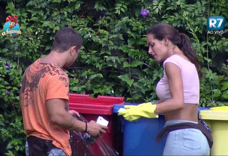 "Para de beber tanto", diz Carla Prata sobre excesso de álcool de Douglas Sampaio