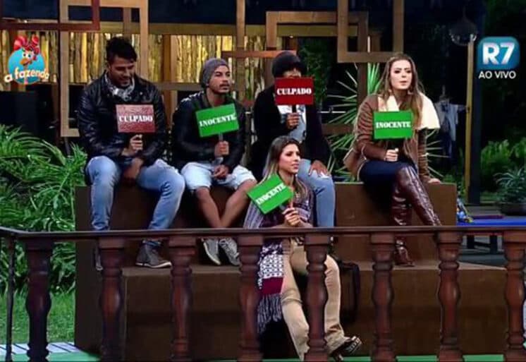 Peões brincam de tribunal e julgam Mara Maravilha como "Maria Fazendeira"