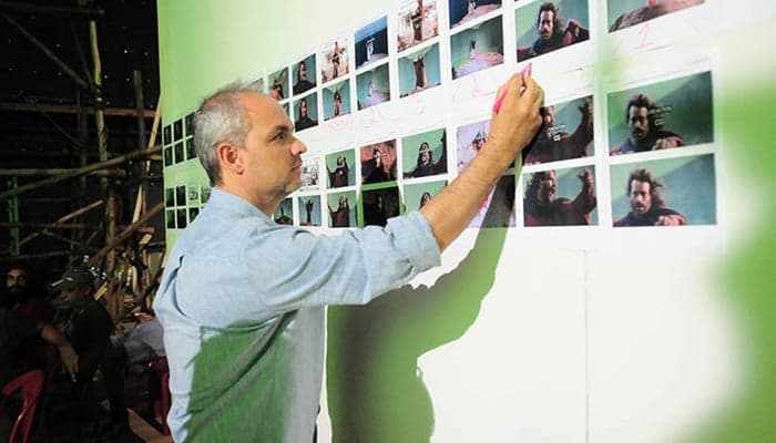 Diretor de "Os Dez Mandamentos" volta de férias para iniciar trabalhos da segunda temporada