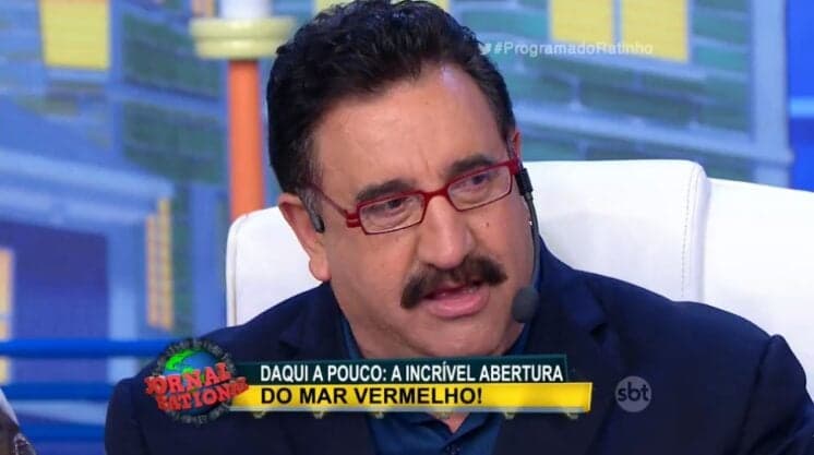Ratinho "abre o Mar Vermelho" em seu programa e elogia novela da Record