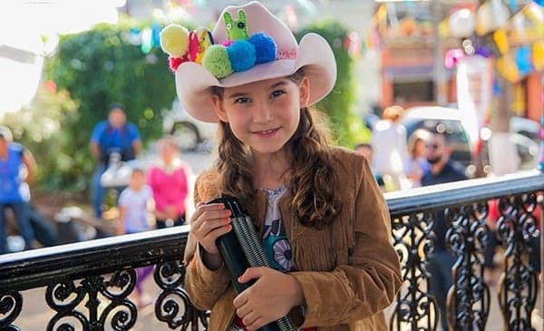 Mãe de atriz mirim dispensada do SBT diz que a filha foi agredida verbalmente