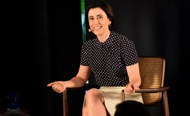 Após críticas ao feminismo, Fernanda Torres "se desculpa", na internet