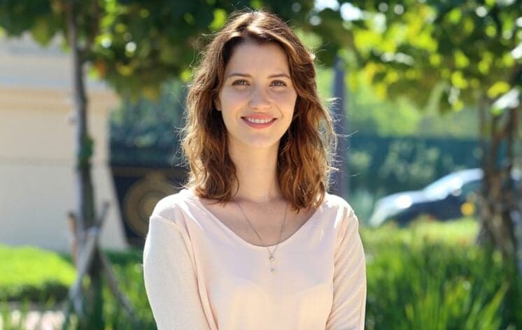 "Eu odeio dar tapa, prefiro receber", diz Nathalia Dill sobre cenas em novela