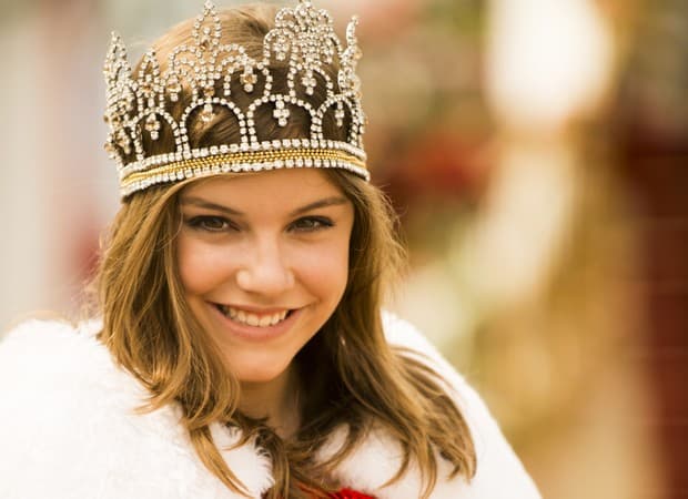Alice Wegmann, que estará em "Ligações Perigosas", fala sobre cenas quentes